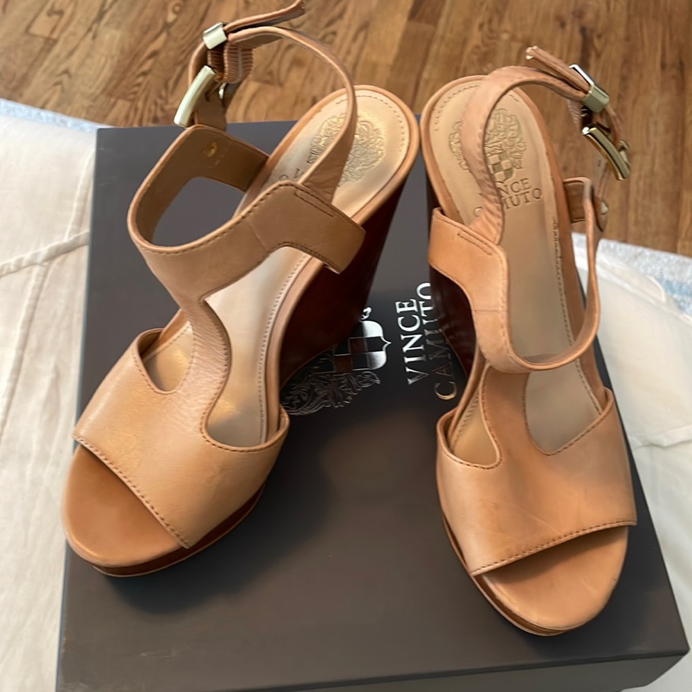 Vince Camuto almost toast wedges/espadrilles size 6M